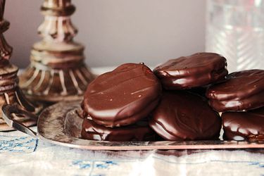 A platter of Argentine Chocolate-Dulce de Leche Cookies