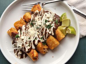 20141120-turkey-enchilada-mole-thanksgiving-6.jpg