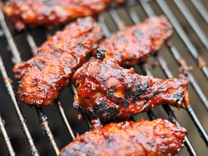 20110122-134060-hot-barbecue-wings.jpg