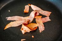 Meat cooking in the Cuisinart 622-24 Chef’s Classic Nonstick Skillet