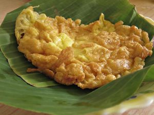A Thai-style omelet (Khai Jiao) on banana leaves