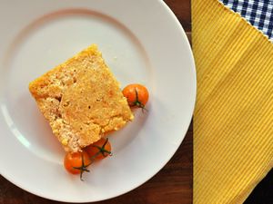 corn bread and tomatoes