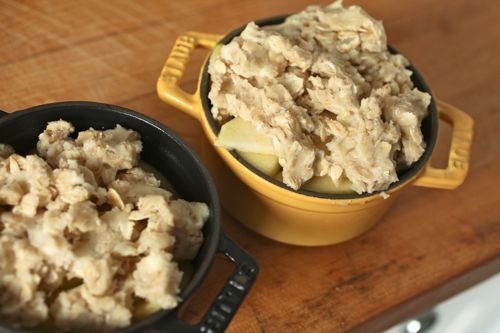 apple-filled skillet and Dutch oven topped with crumbled dough