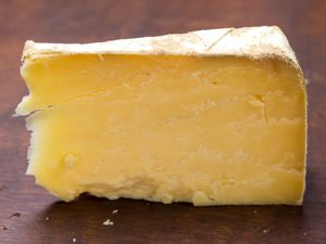 20140623-cheese101-hard-cheese-clothbound-cheddar-vicky-wasik-1.jpg