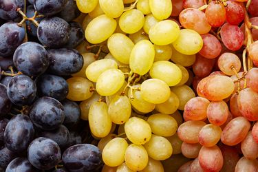 Three varieties of grapes arranged in columns
