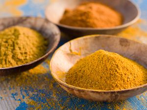 curry-powder-shutterstock_92670397.jpg