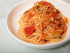 A plate of Sicilian spaghetti alla carrettiera made with fresh tomatoes.
