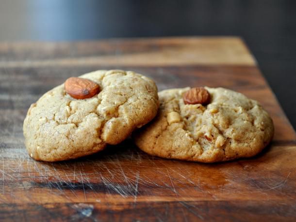 mixed nut cookies with almond topping