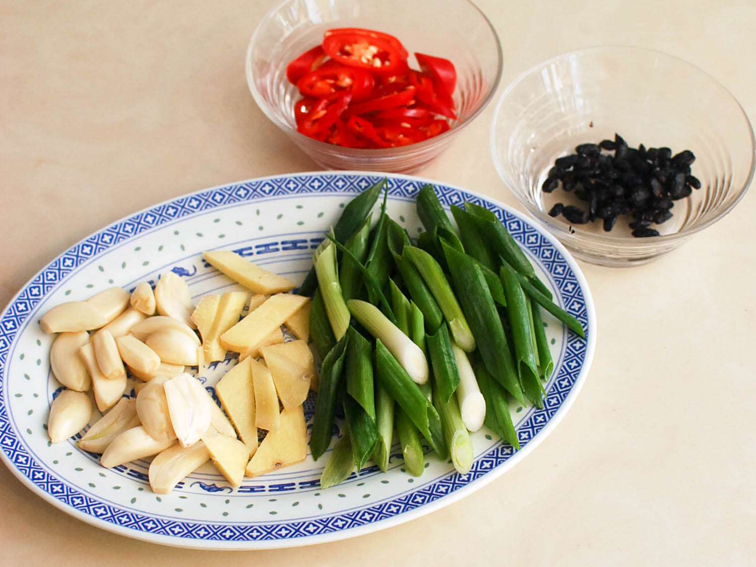 20140617-stir-fry-tripe-with-pickled-mustard-greens-and-fermented-black-beans-shao-zhong-1.jpg