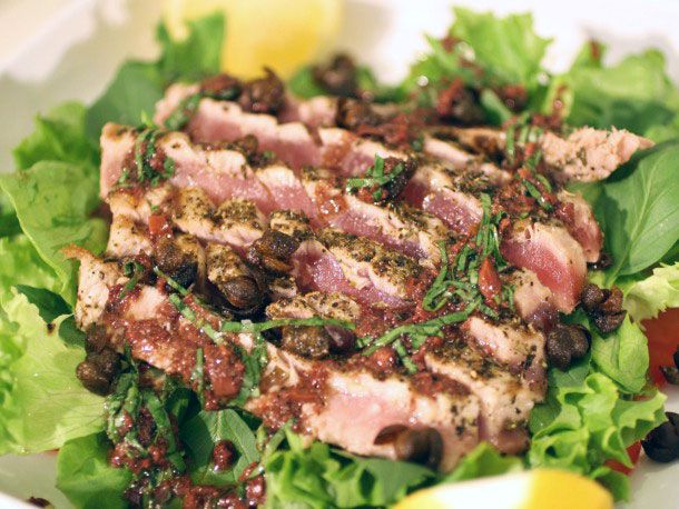 20120531-fiaf-seared-tuna-salad-primary.jpg