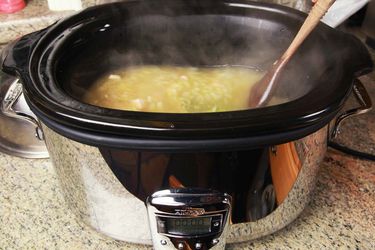 Warming soup in a slow cooker 