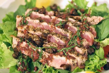 20120531-fiaf-seared-tuna-salad-primary.jpg