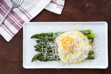 20180405-asparagus-alla-milanese-variations-vicky-wasik-2