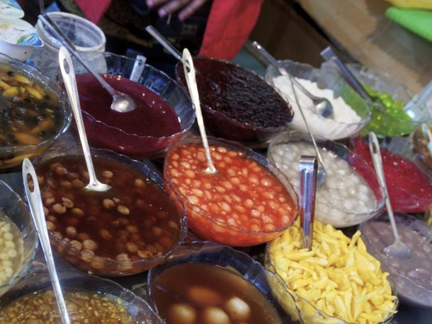 A table full of various versions of chè