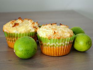 20130114-wakeandbake-coconut-keylime-muffins.JPG