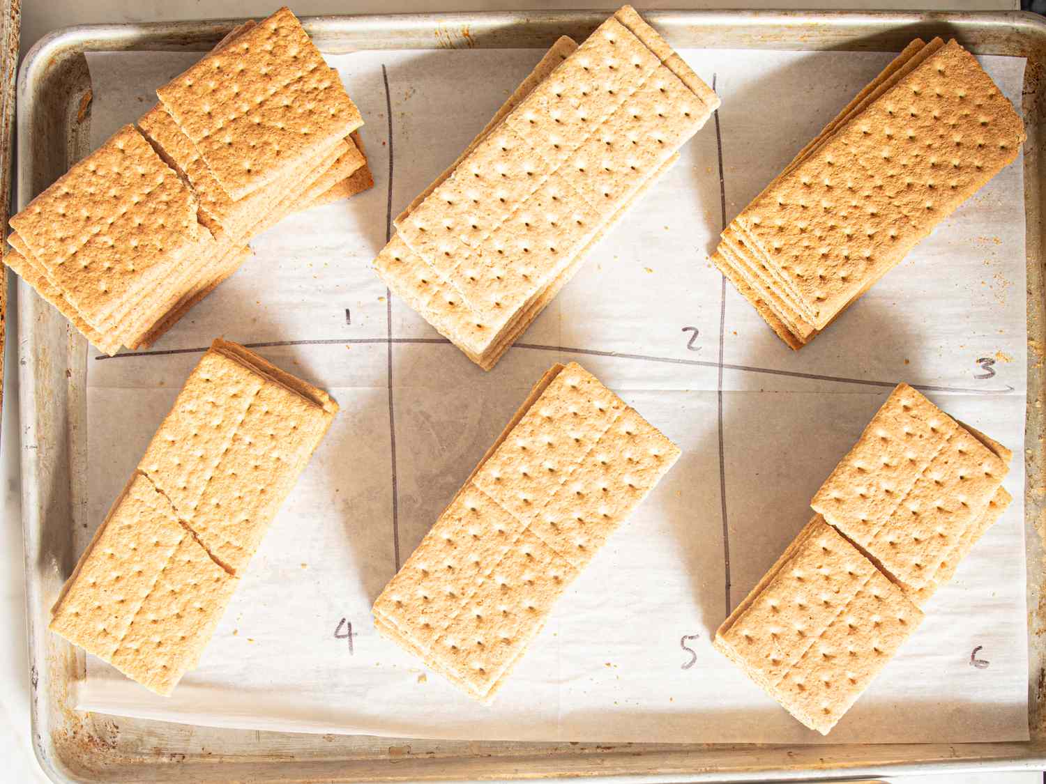 Overhead view of 6 graham crackers