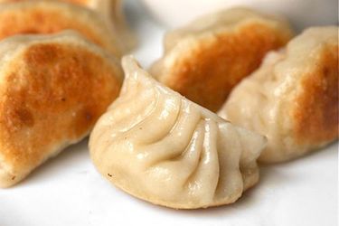 20110406-chinese-appetizers-dumplings-ask-the-food-lab-primary.jpg