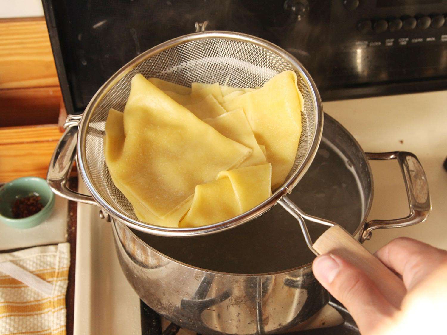 Batch cooking fresh pasta in salted water