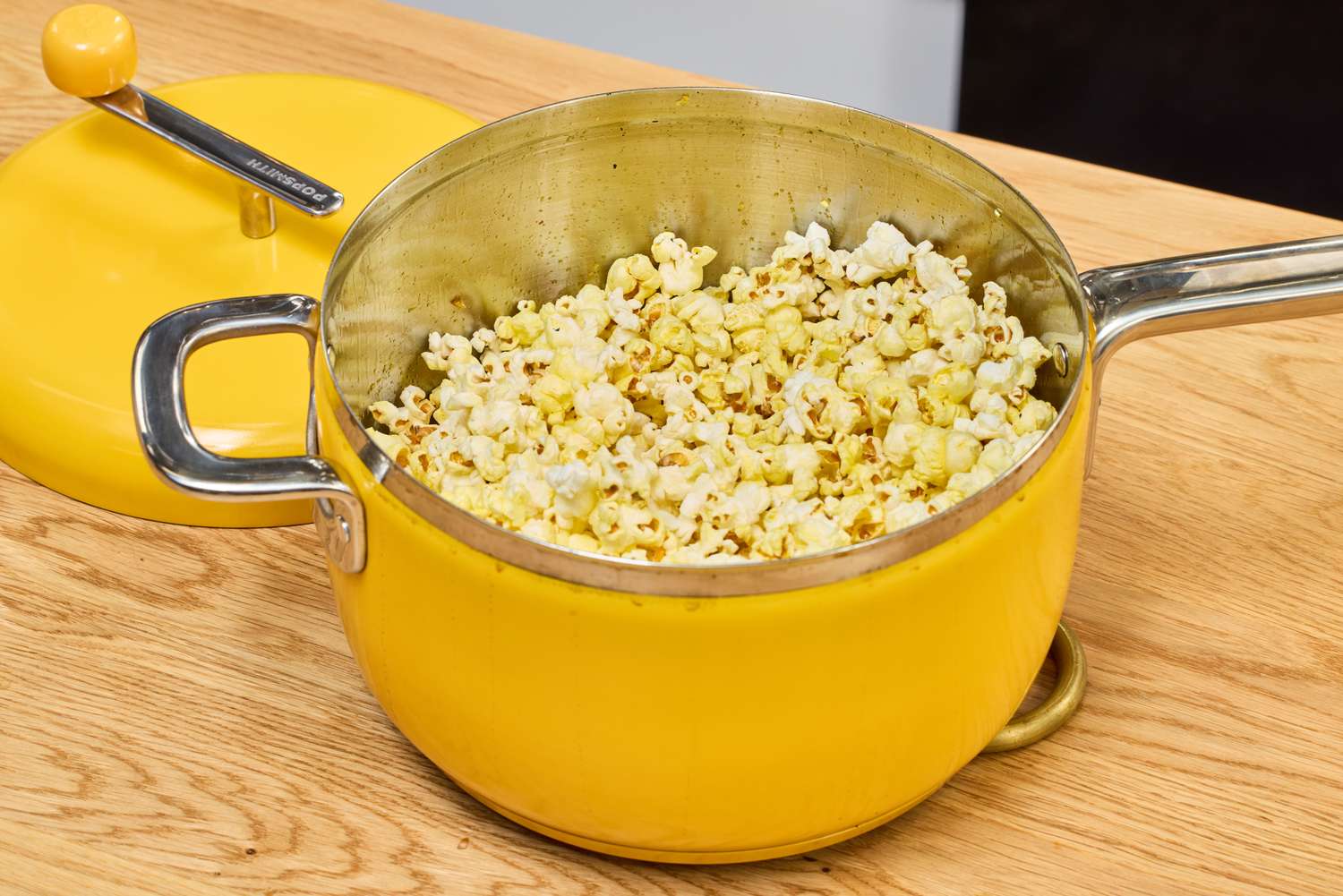 Popcorn popped in the Popsmith The Popper