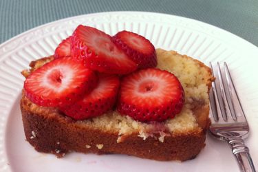 strawberry pound cake