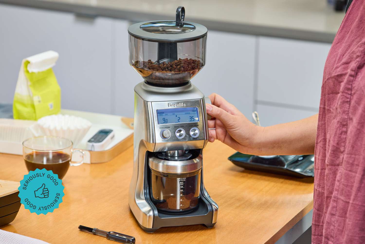 A person adjusting the dial of the Breville Smart Grinder Pro.