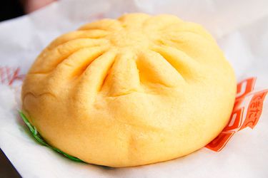 20120117-pizza-man-7-11-steamed-buns-1.jpg