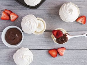 20120424-127677-LTE-Meringue-Cupcakes-Nutella-photo Tara Striano-PRIMARY.jpg