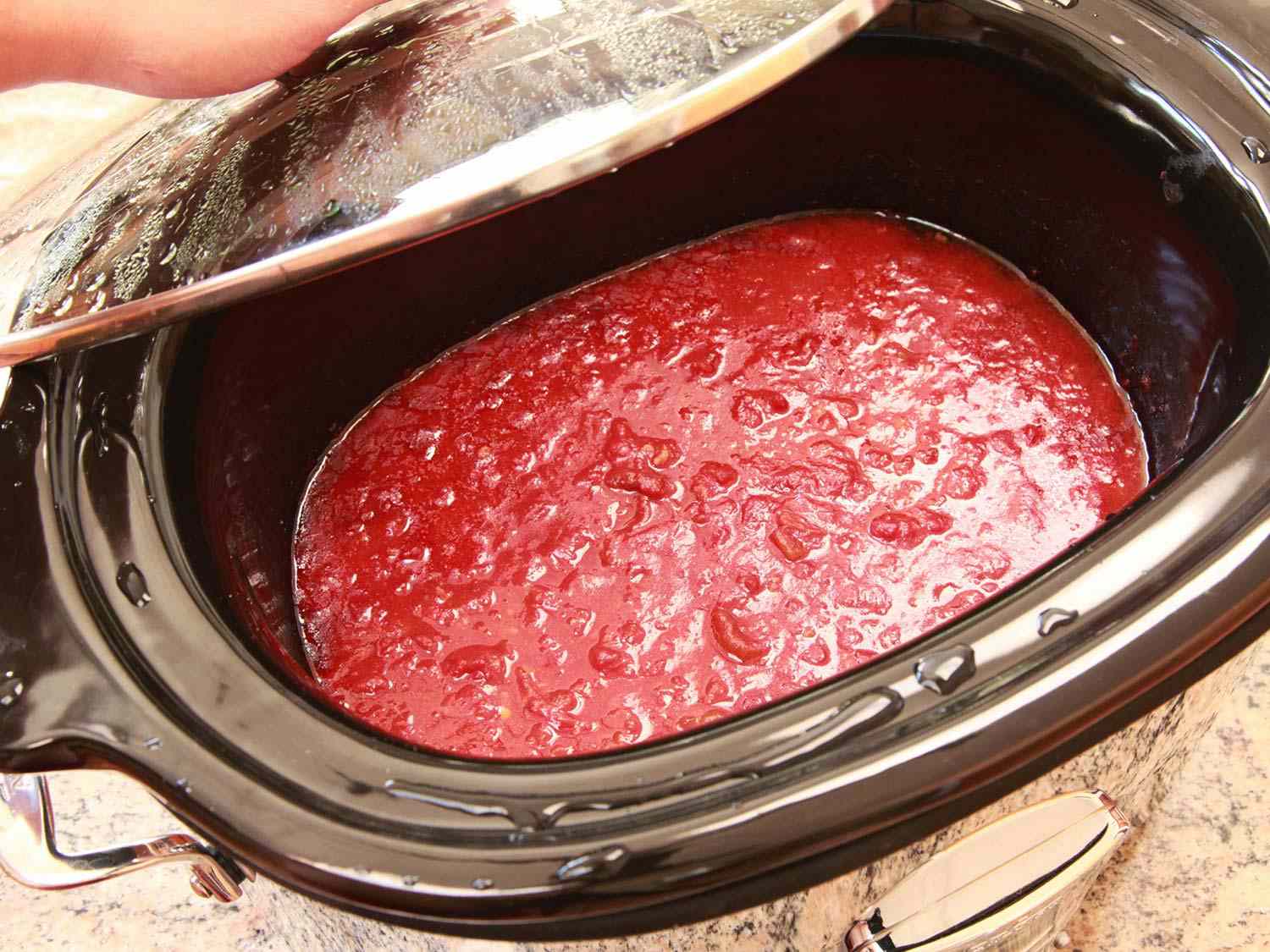 Tomato sauce in a slow cooker