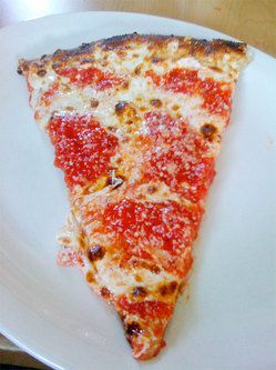 20101003-uspizza-fl-tuccis-slice.jpg