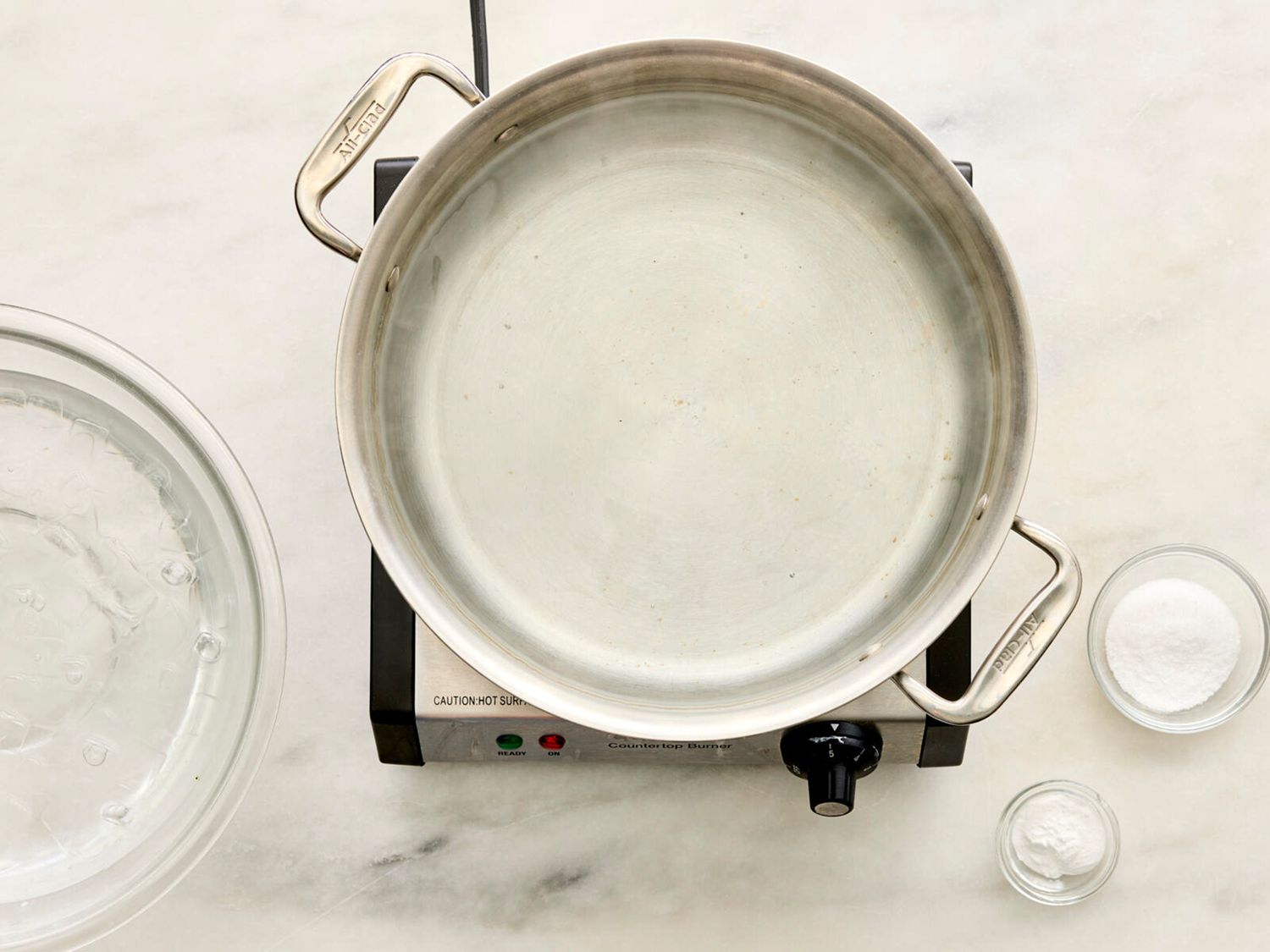 Water and salt boiling in water 