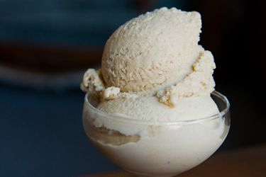 20120904-bourbon-peach-brown-sugar-ice-cream.jpg
