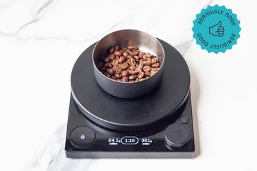 The Fellow Tally Pro scale with coffee beans on it.