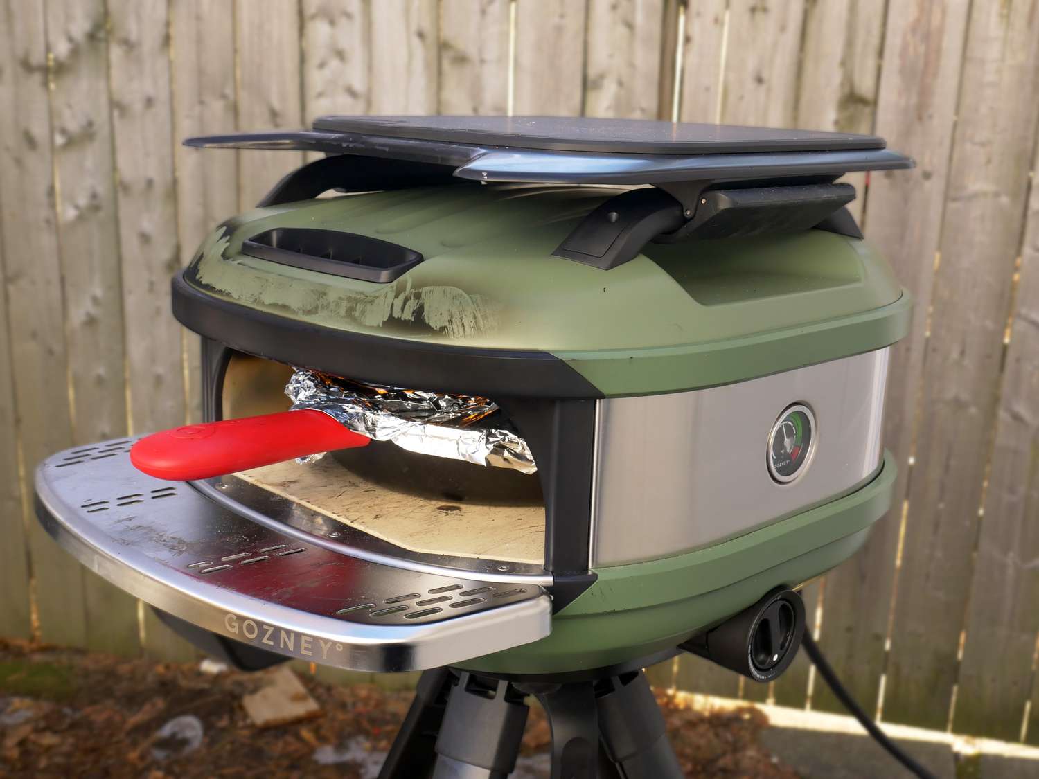 the gozney tread with a cast iron pan inside