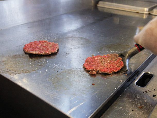 Flipping smash burger patty