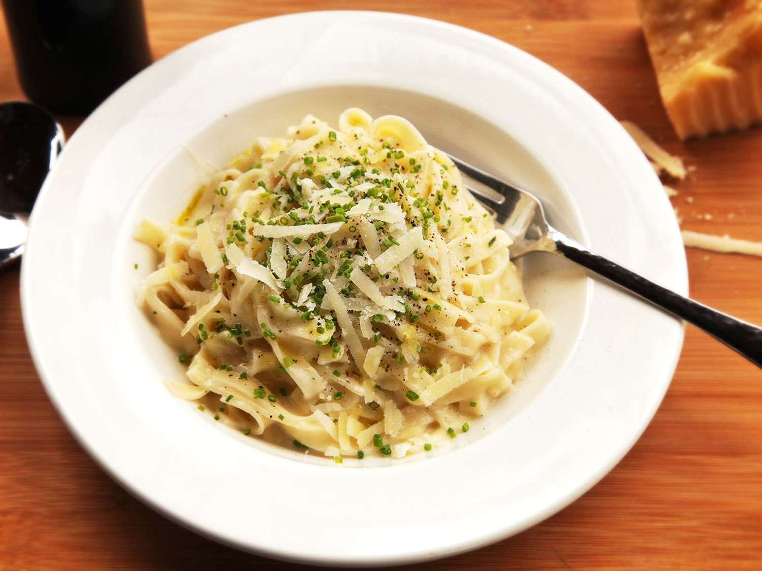 Fettuccine Alfredo on a serving plate. 