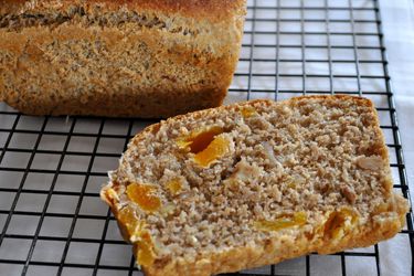 20120905-wake-and-bake-whole-wheat-apricot-walnut-bread.JPG