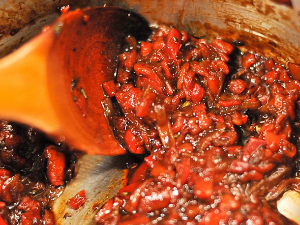 The hot chile chutney after being simmered and reduced.