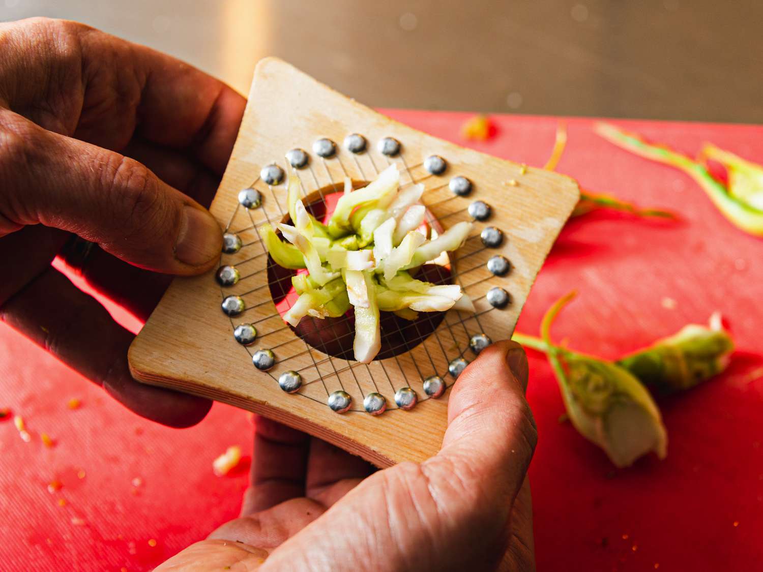 Using a contraception to cut puntarelle 