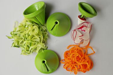 2014-gadgets-mastrad-spiral-veggie-slicer.JPG