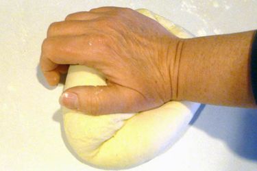 20110125-protips-kneading-by-hand-primaryf.jpg