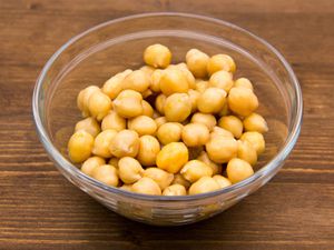 A bowl of chickpeas. 
