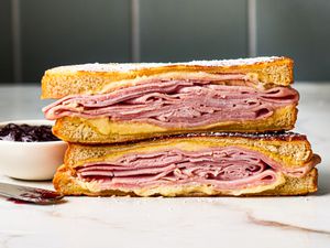 Side view of a monte cristo