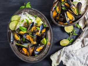 20160723-Mussels-Thai-Red-Curry-Broth-Rice-Noodles-emily-matt-clifton-14.jpg