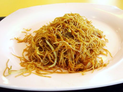 A plate of "economical" bee hoon noodles.