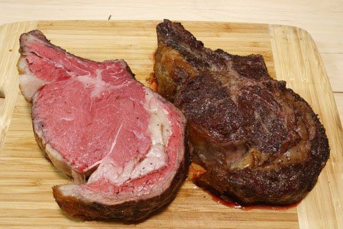 Two cuts of prime rib with the left being raw and the right being completely cooked and browned. 