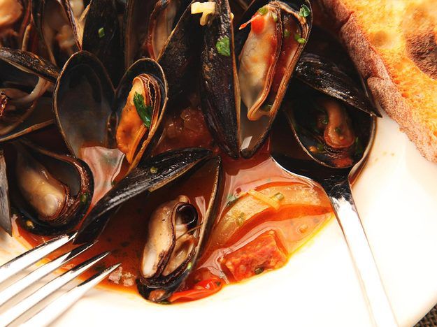 Mussels with Fennel-Saffron Broth