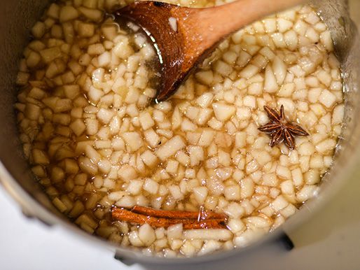 Cooking diced pears for preserves