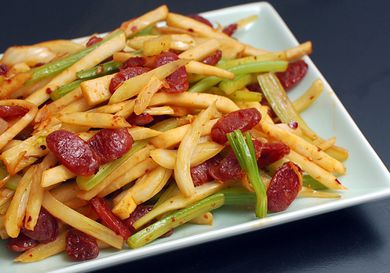 20131108-spicy-stir-fried-fennel-celery-and-celery-root-with-chinese-sausage-01.jpg