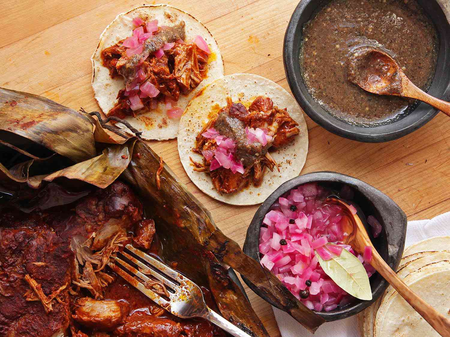 Cochinita pibil served up as tacos with pickled red onion