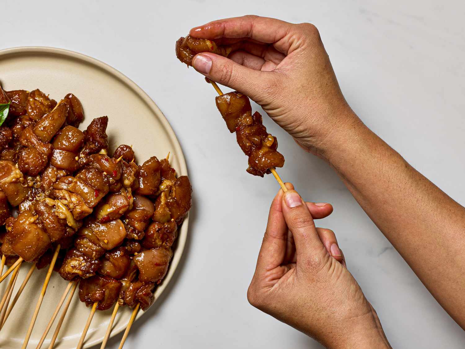 Skewering chicken sate